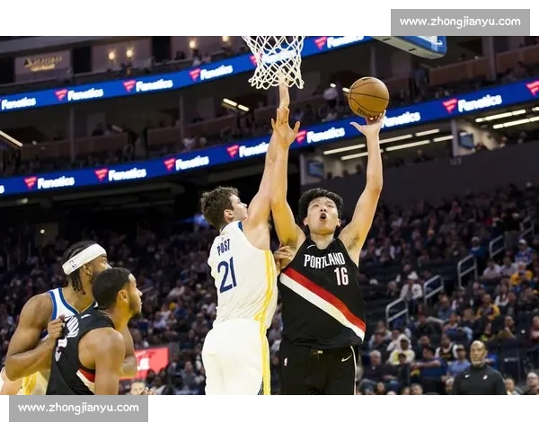 暴扣如雷！阿门・汤普森野球场碾压级统治力震撼全场