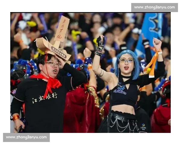 泰州球迷误闯徐州专列被 “宠成家人”:一场跨越球场的温情邂逅 泰州球迷误闯徐州专列被 “宠成家人”:一场跨越球场的温情邂逅